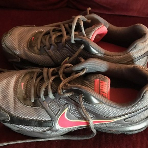 Nike Womens Reax Run Dominate Gray Pink Size US 7.5 - Picture 3 of 8